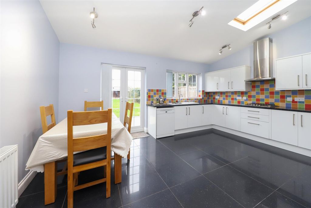 Property photo 2 of 13