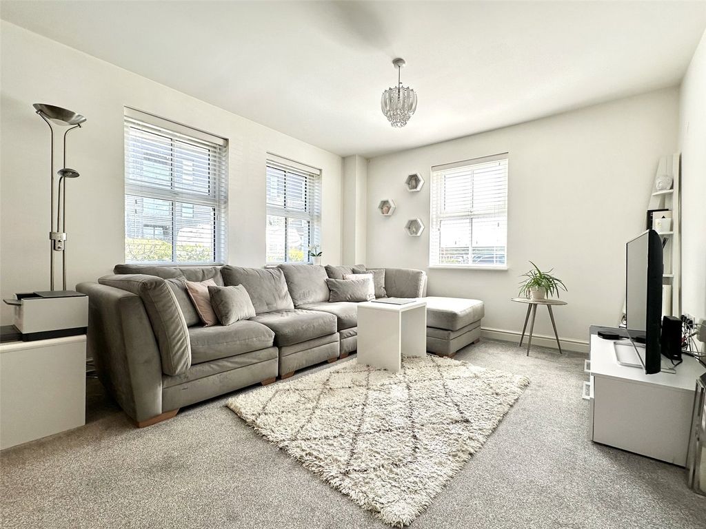 Property photo 1 of 21 Lounge Area