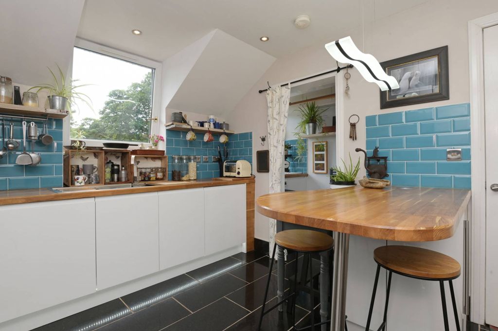 Property photo 3 of 27