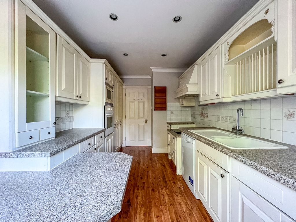 Additional image 17 of 2 bed flat for saleMolesey Park Road, East Molesey KT8