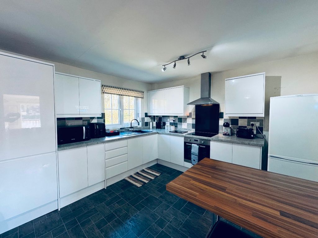 Property photo 2 of 30