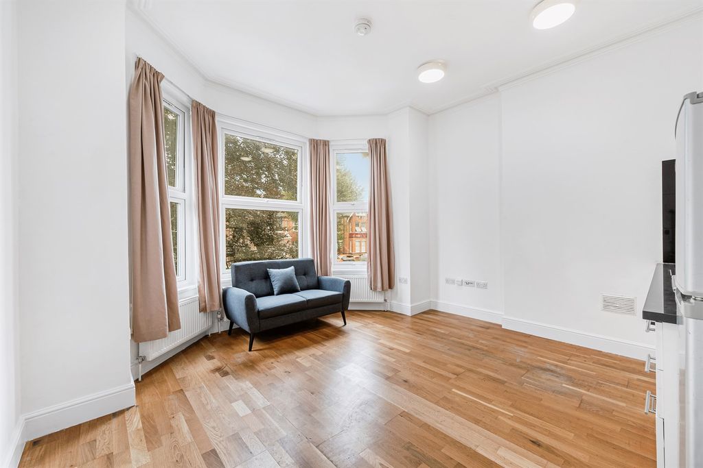 Property photo 1 of 7 (Main)