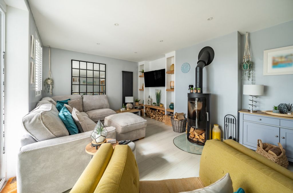 Property photo 1 of 40 Sitting Room