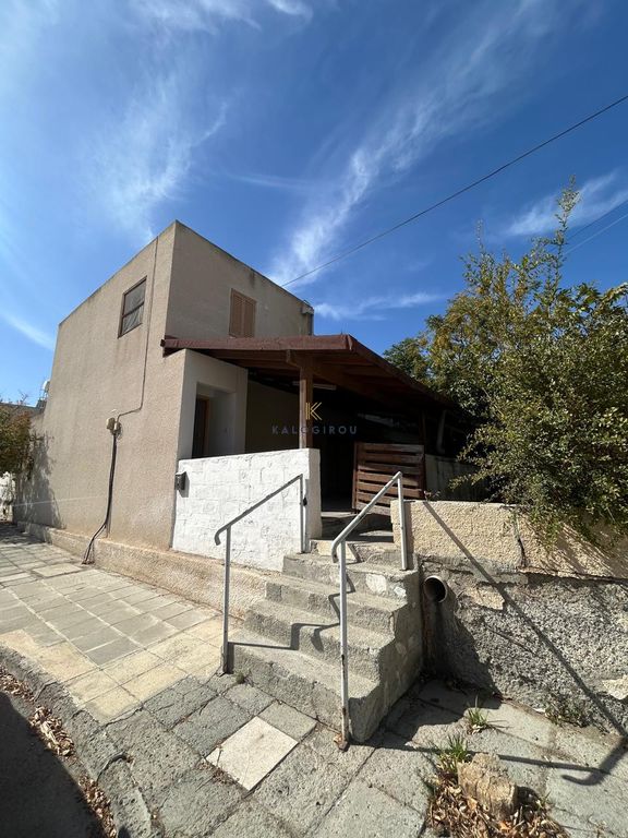 Property photo 2 of 27