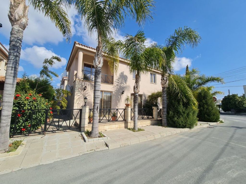Property photo 1 of 27