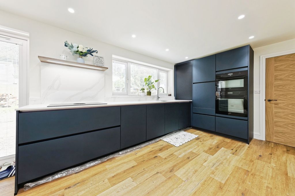 Property photo 3 of 17 Photo