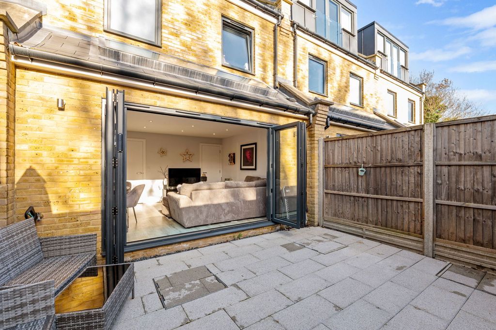 Property photo 3 of 17