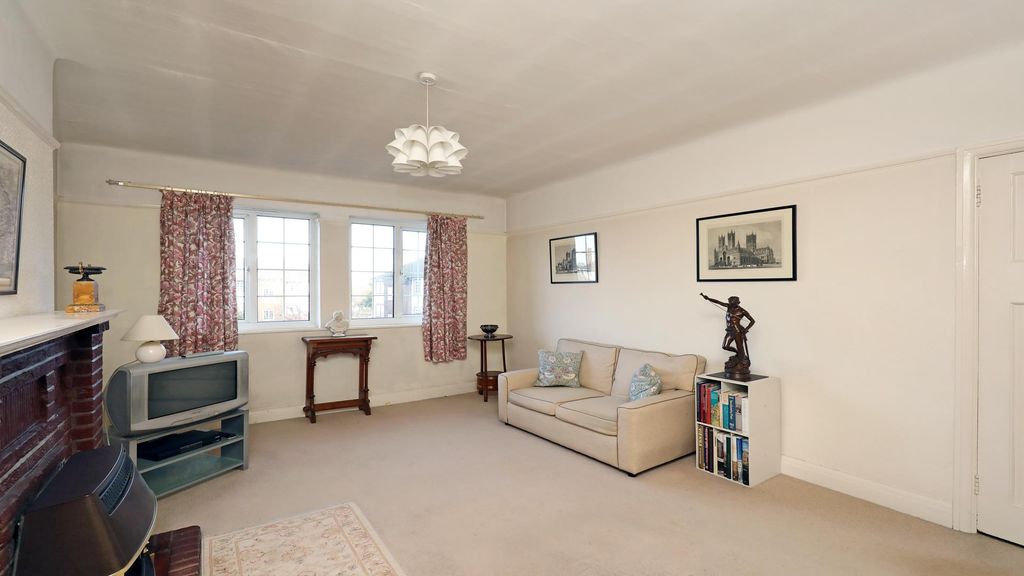 Property photo 2 of 9
