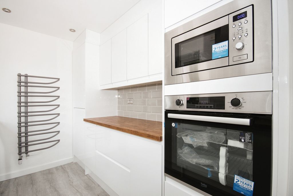 Property photo 3 of 13 Kitchen