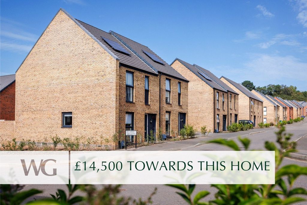 Property photo 1 of 7 Street Scene