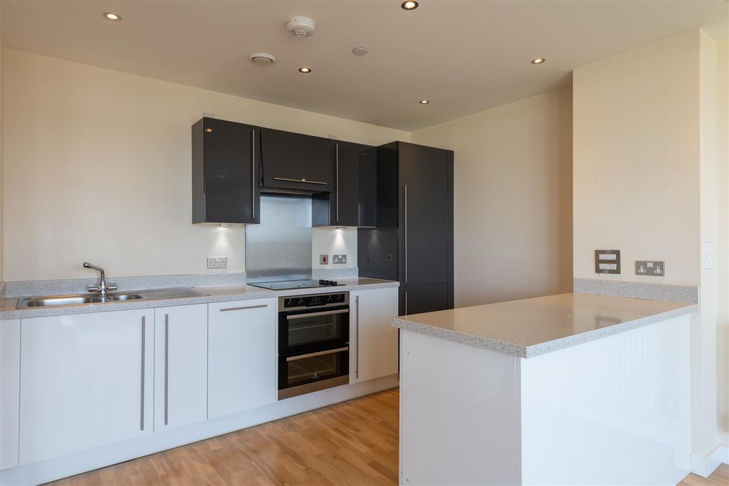 Property photo 1 of 12 Pinnacle 10.Jpg
