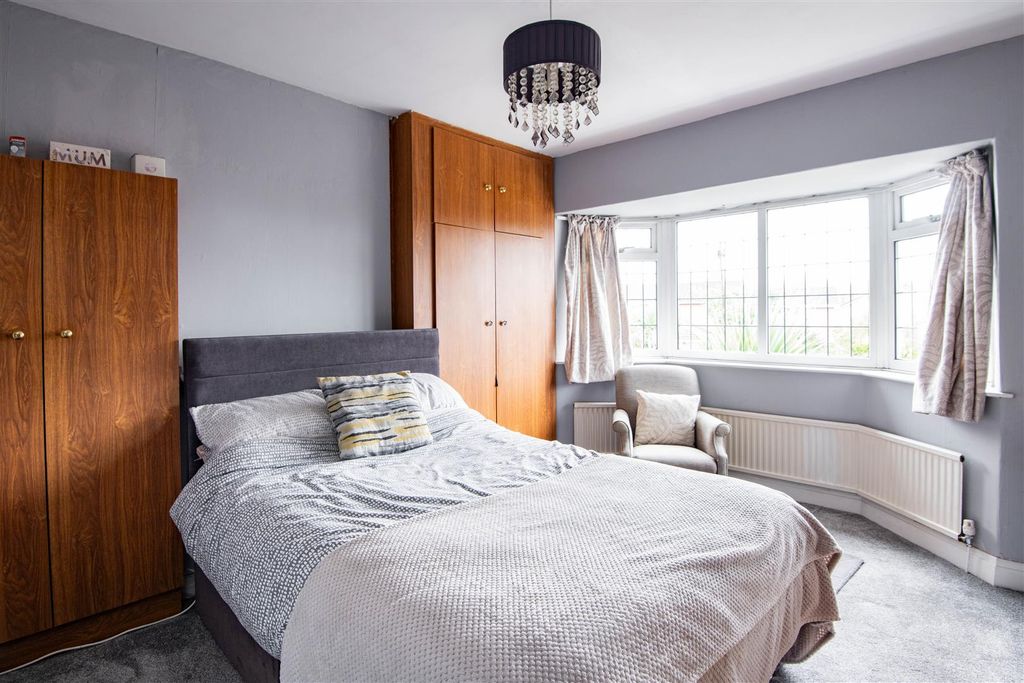 Property photo 3 of 15 Master Bedroom