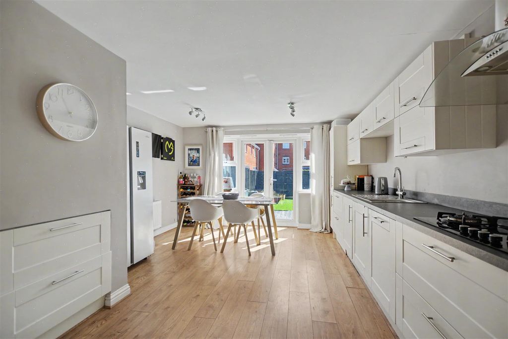 Property photo 3 of 22 Kitchen