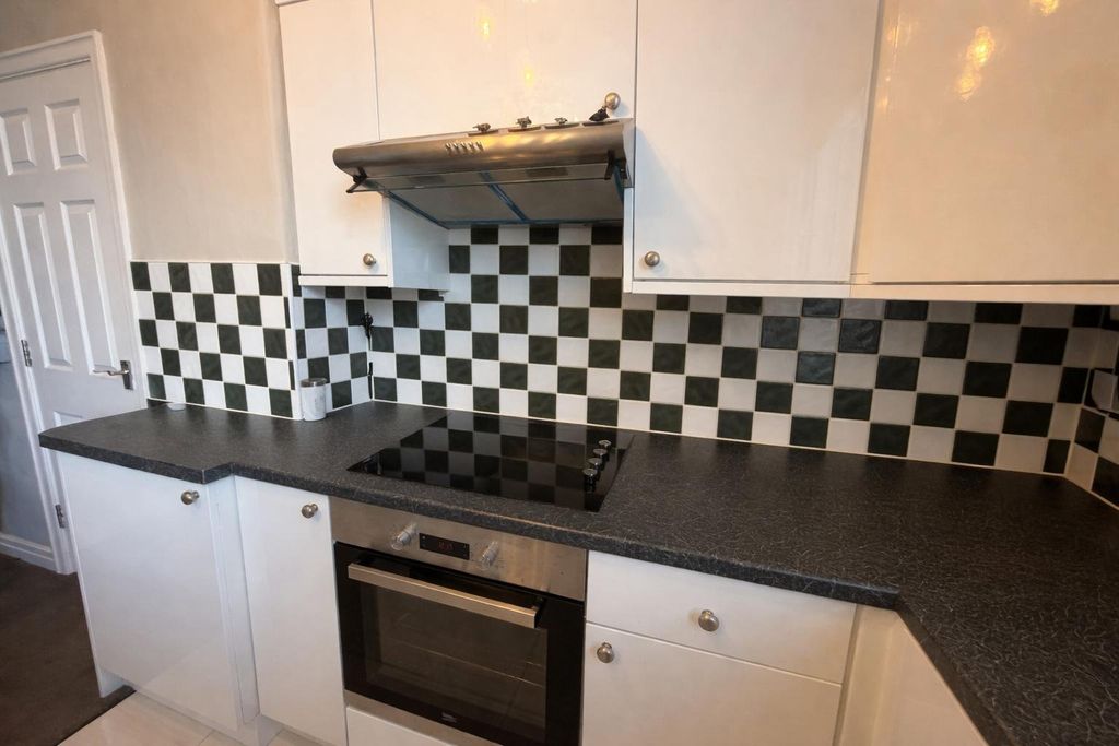 Property photo 2 of 14 Picture No. 30