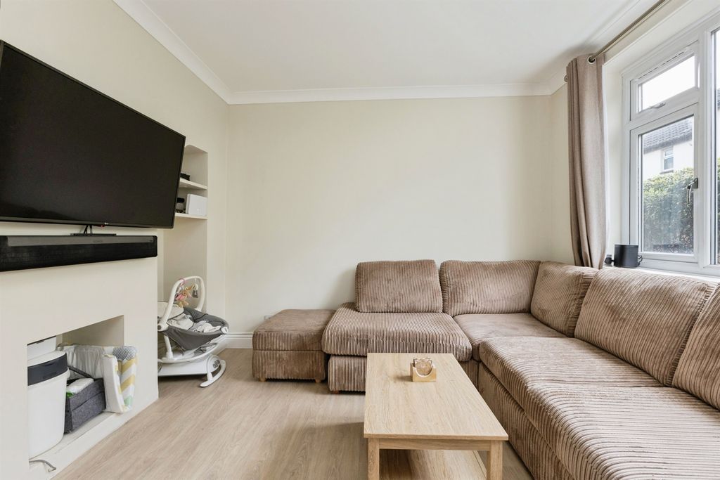 Property photo 3 of 19