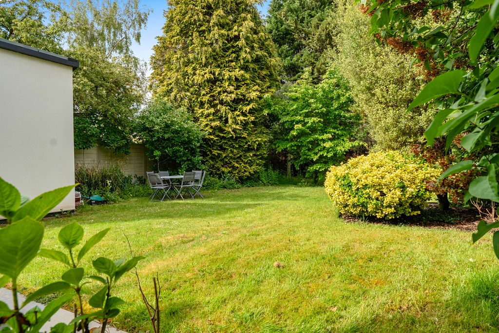 Property photo 2 of 21 Garden