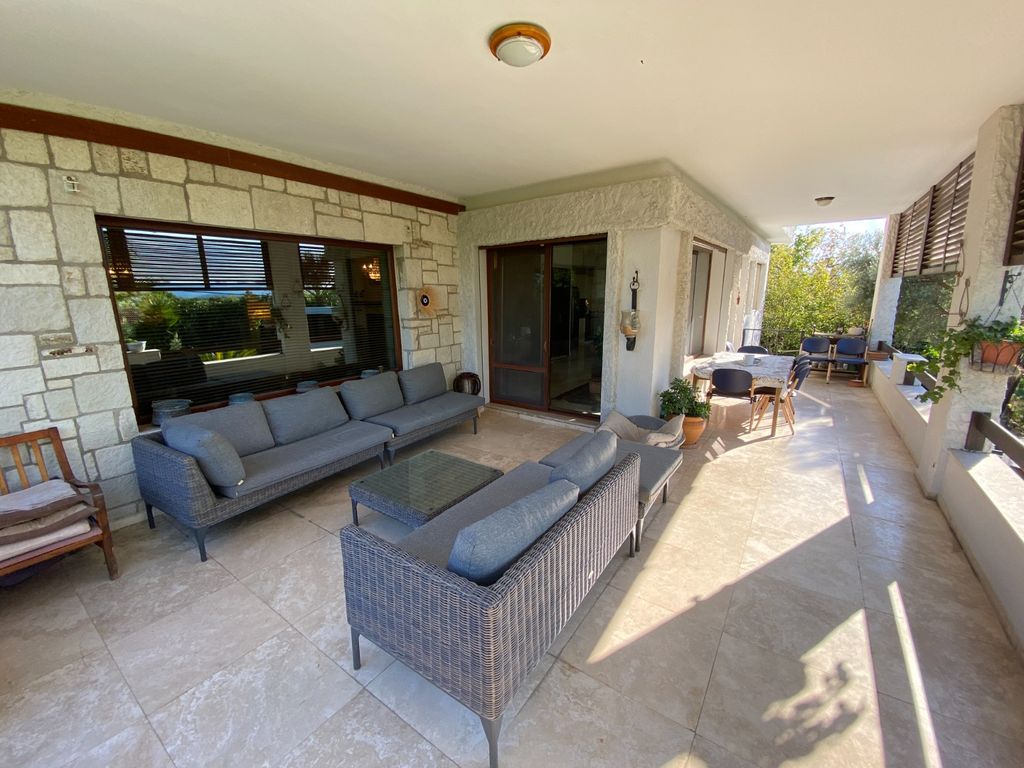 Property photo 3 of 41