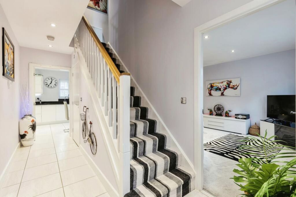 Property photo 2 of 25 Entrance Hall