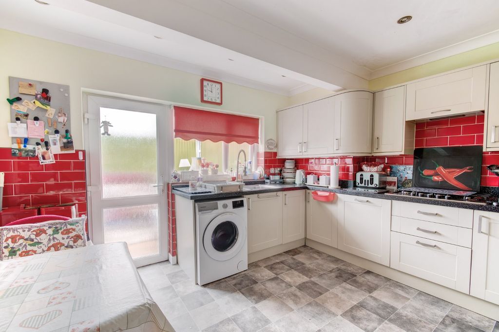 Property photo 2 of 13 Picture No. 27