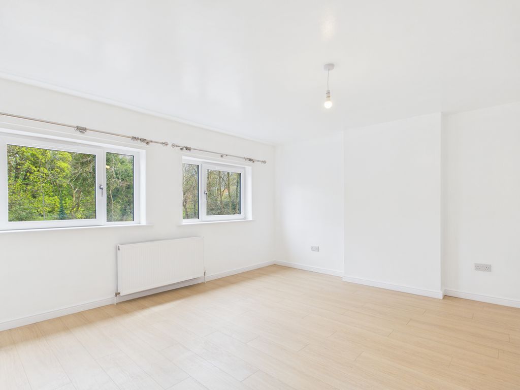 Property photo 3 of 17 Cam05526G0-Pr0119-Still001