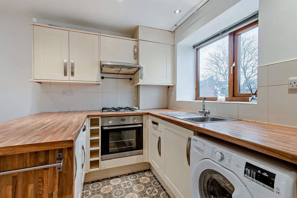 Property photo 2 of 8 Kitchen1