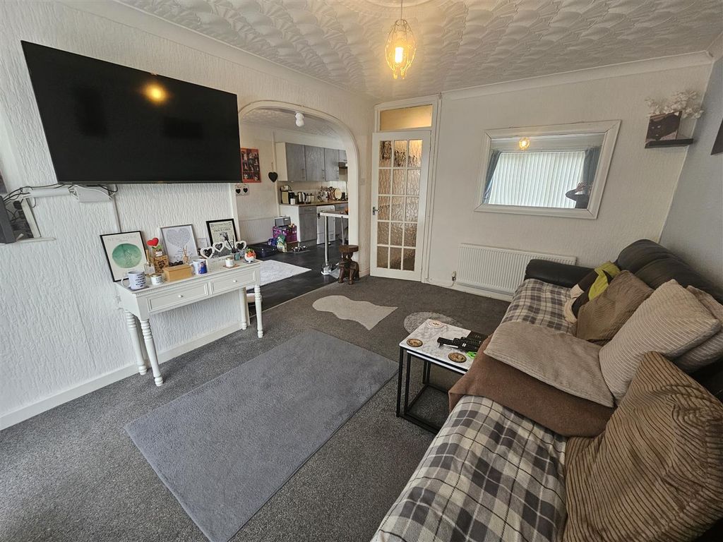 Property photo 2 of 15 Lounge