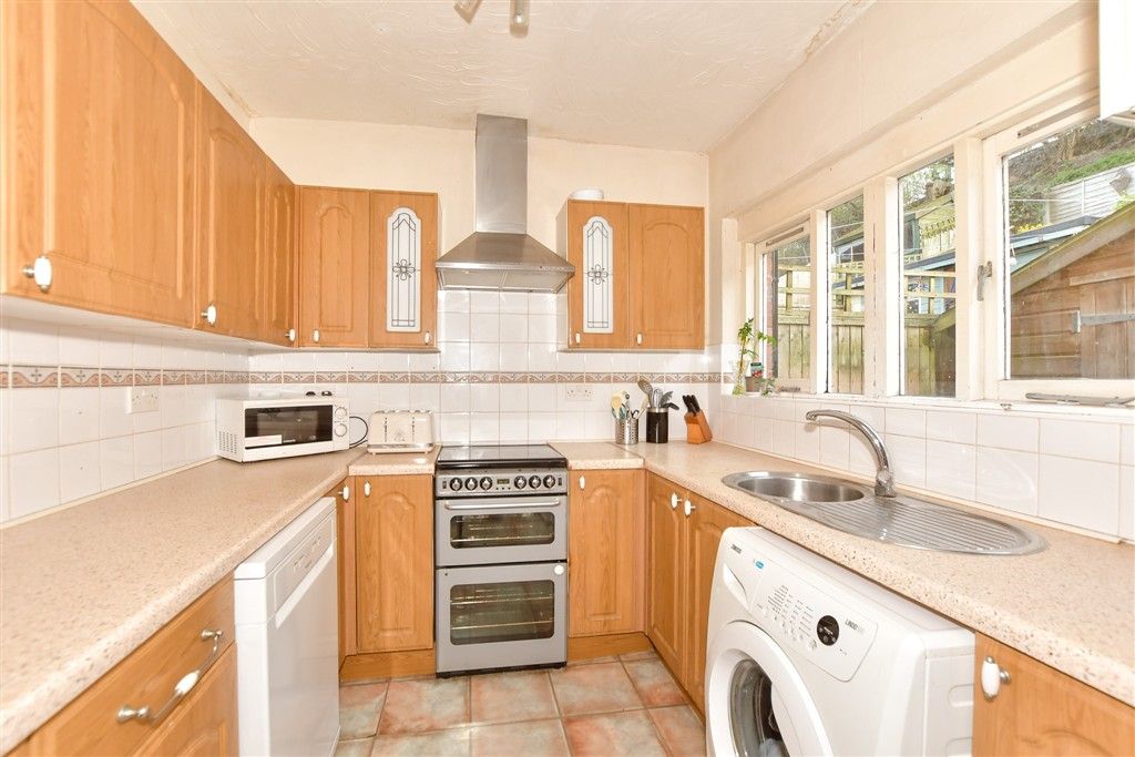 Property photo 3 of 11 Kitchen