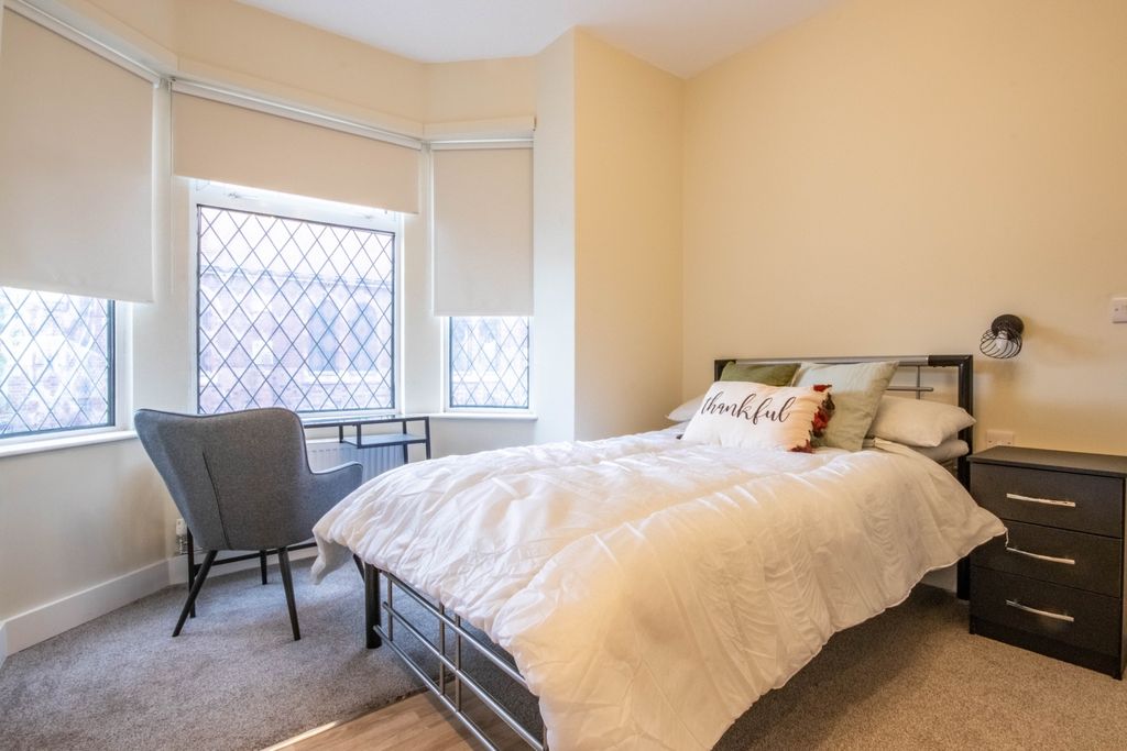 Property photo 1 of 3 E