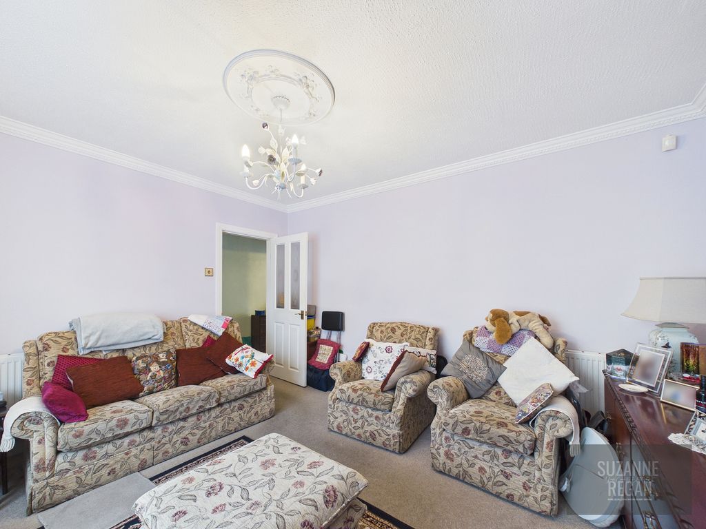 Property photo 3 of 18 Cam03318G0-Pr0107-Still002