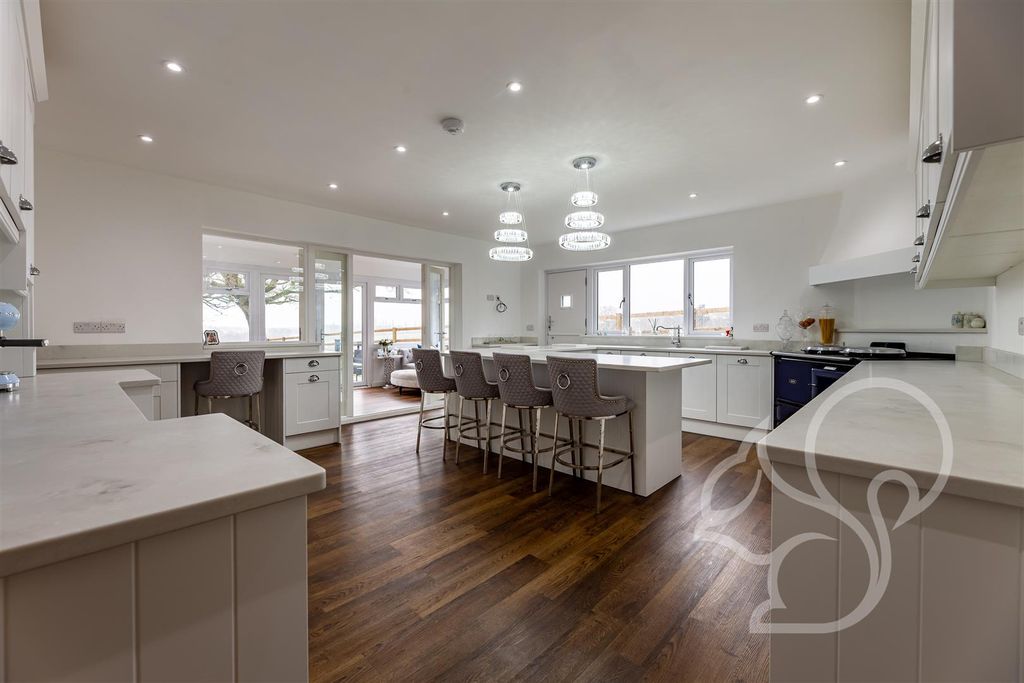 Property photo 2 of 58 Kitchen