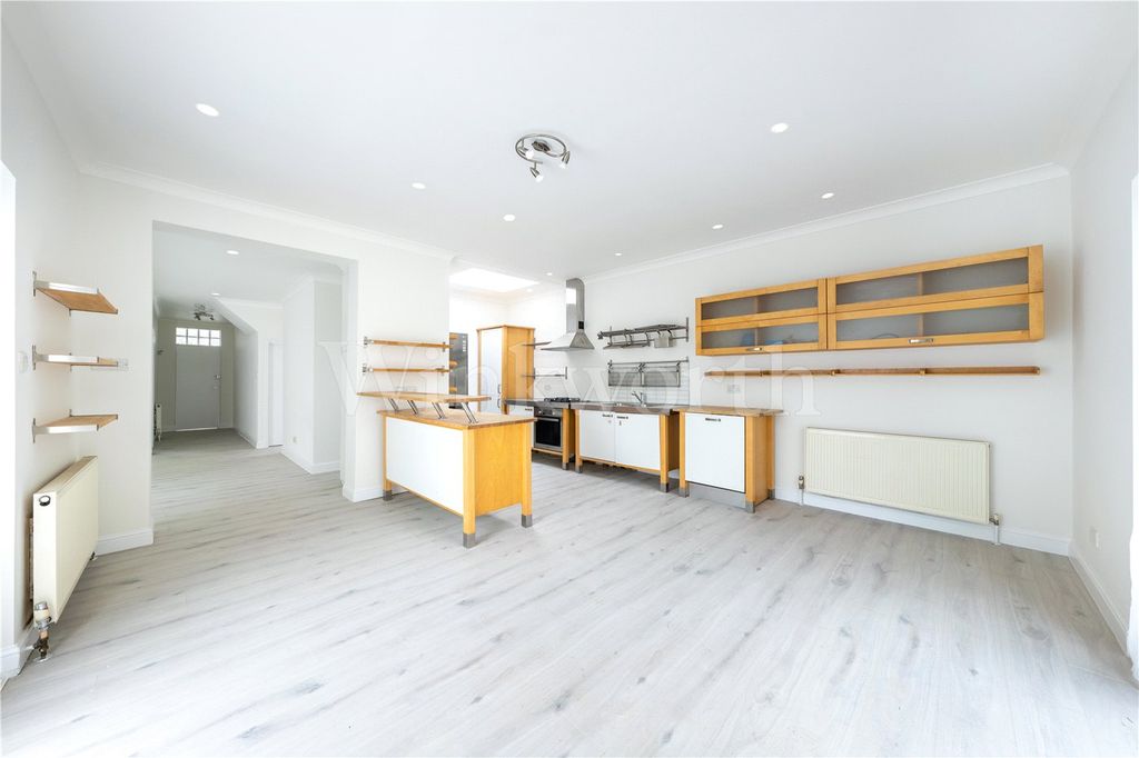 Property photo 3 of 15 Picture No. 11