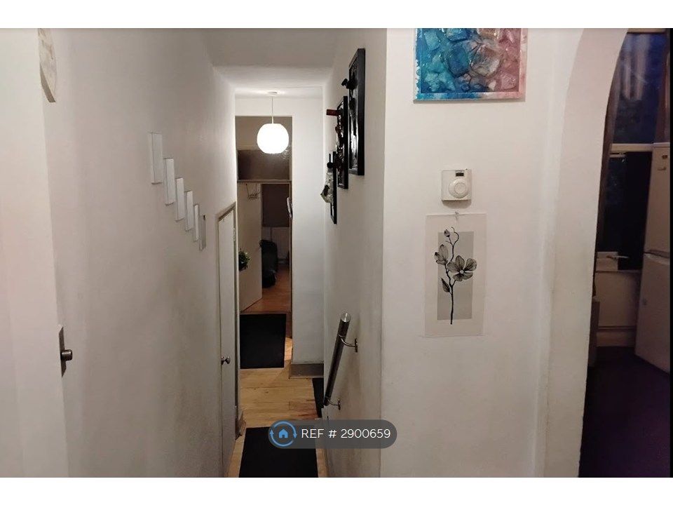 Property photo 2 of 9 Passage Way With Installations