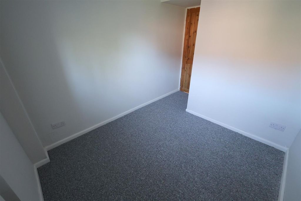 Property photo 1 of 11 Ec Bedroom i.Jpg