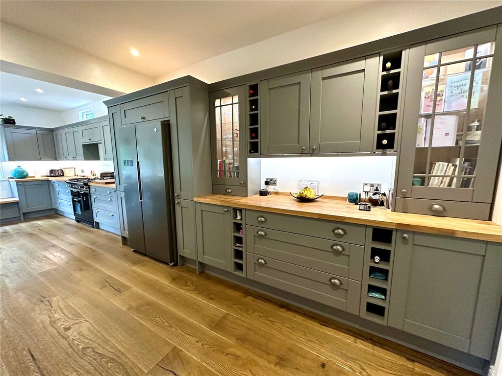 Property photo 2 of 25 Picture No. 22