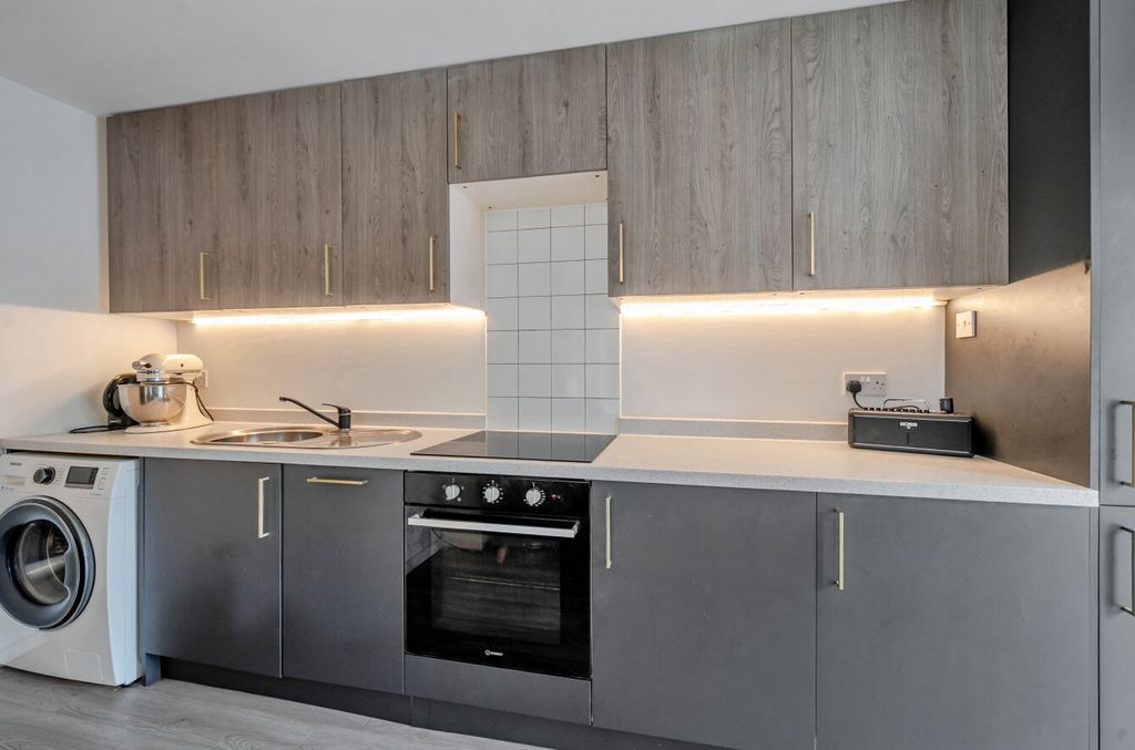 Property photo 3 of 11 1515645-19-1A07B0...