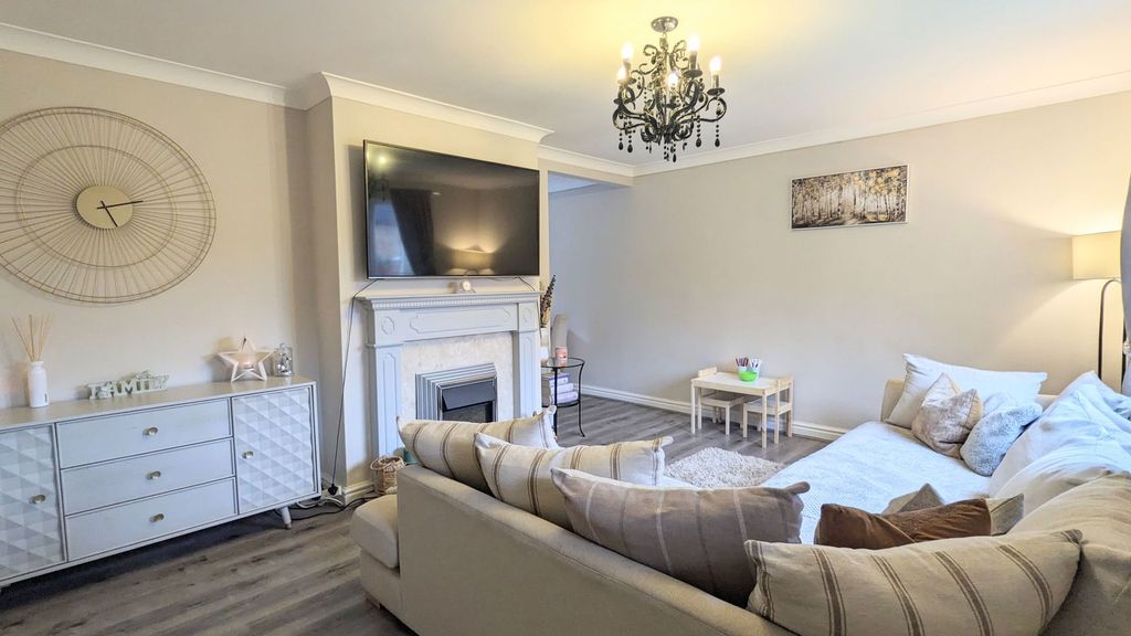 Property photo 2 of 27