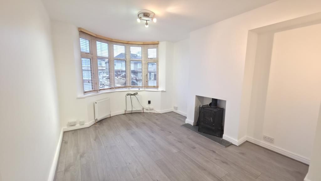 Property photo 1 of 6 Living Room