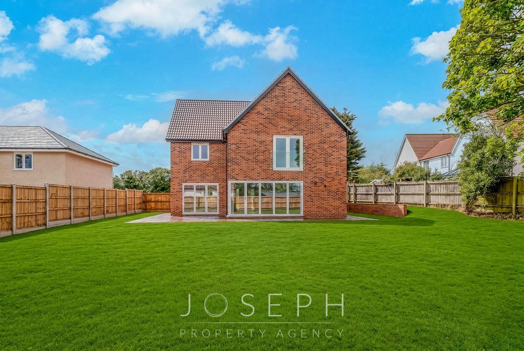 Property photo 2 of 32