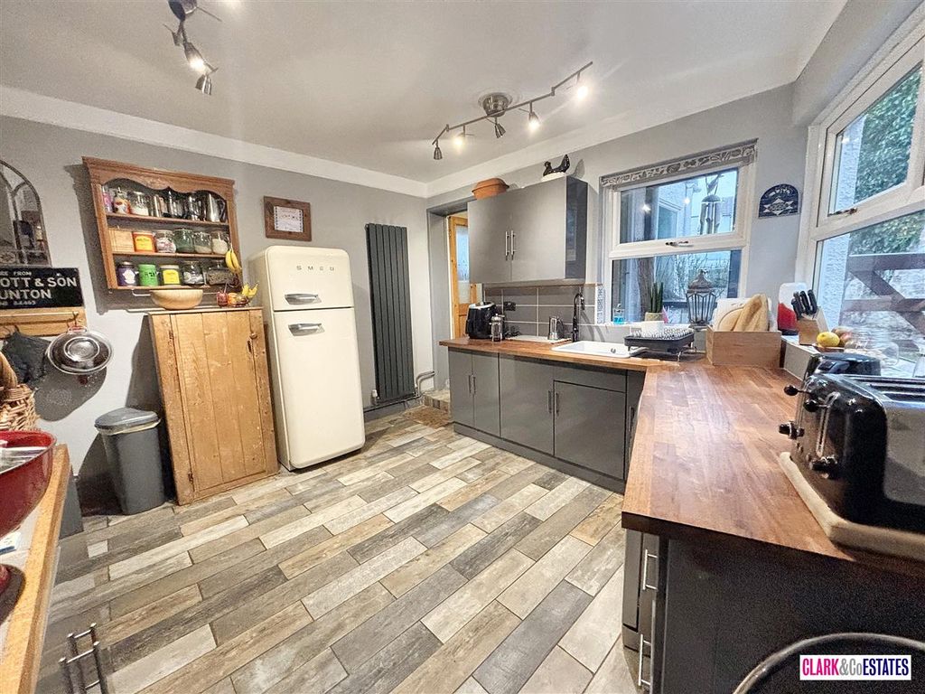 Property photo 2 of 16 Kitchen