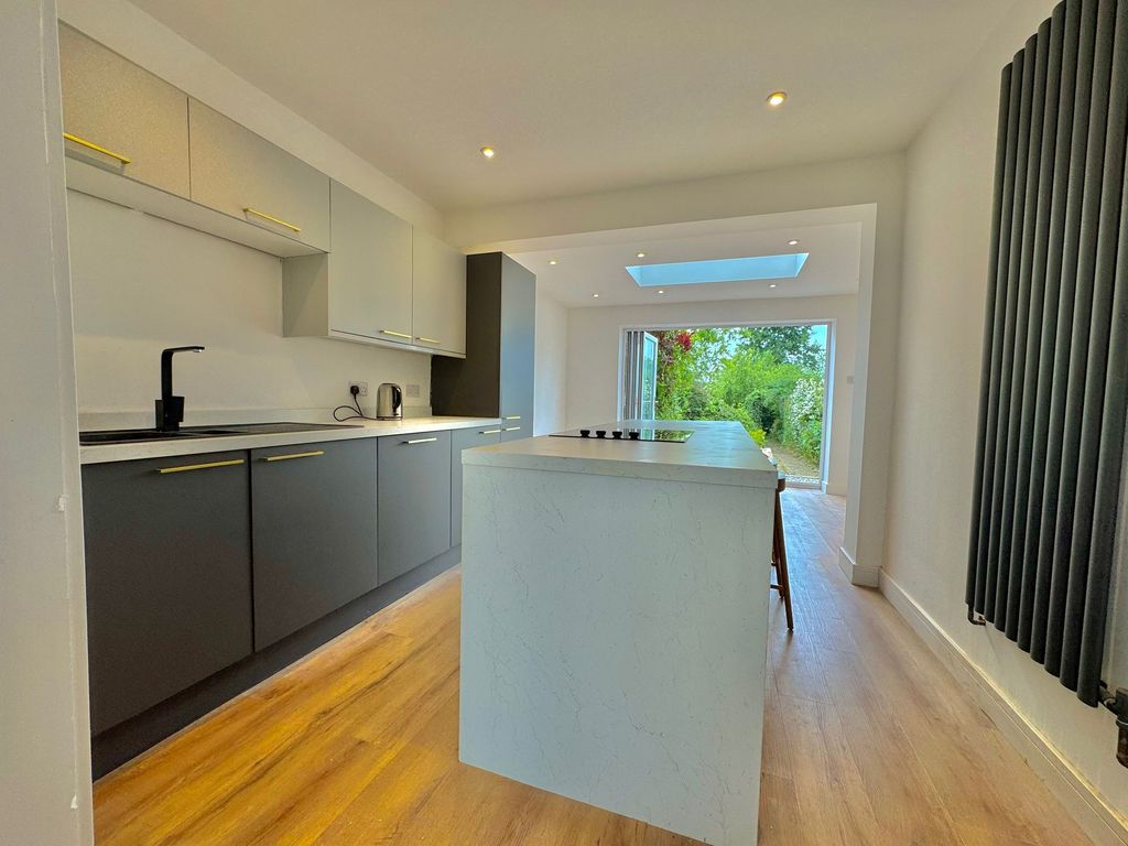 Property photo 2 of 27