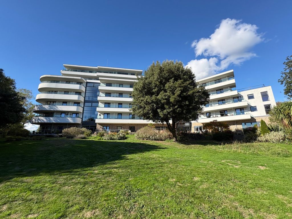 Property photo 1 of 32