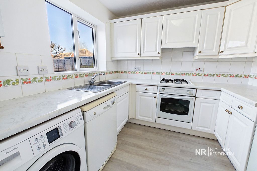 Property photo 2 of 14 Kitchen