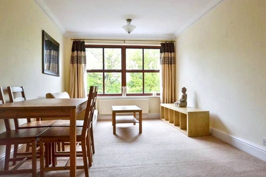 Property photo 2 of 11 Living Room