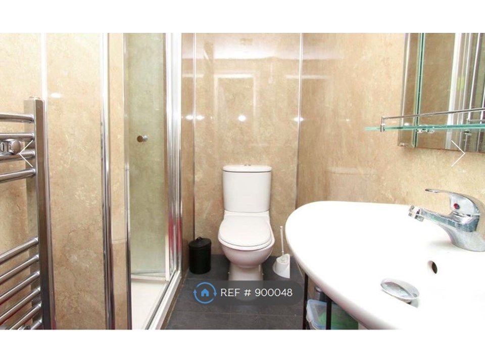 Property photo 3 of 6 Toilet