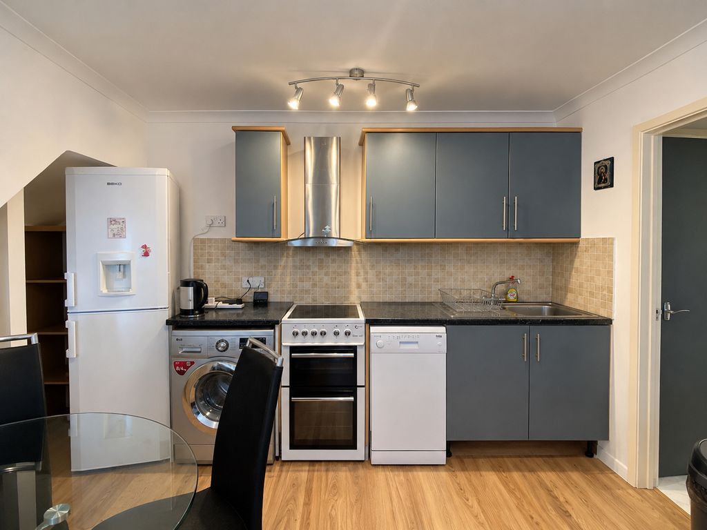 Property photo 3 of 6 Kitchen