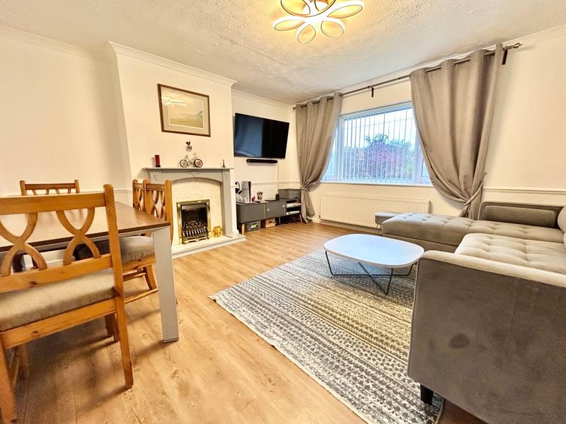 Property photo 3 of 14 Lounge