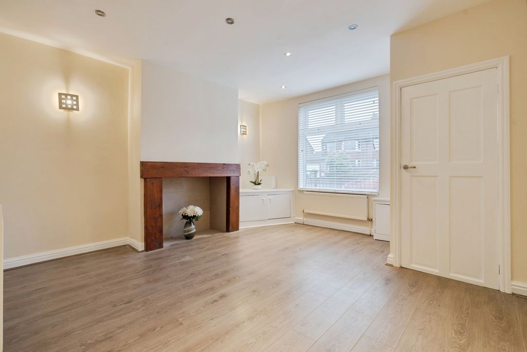 Property photo 2 of 15 Pbox-Img.Jpg