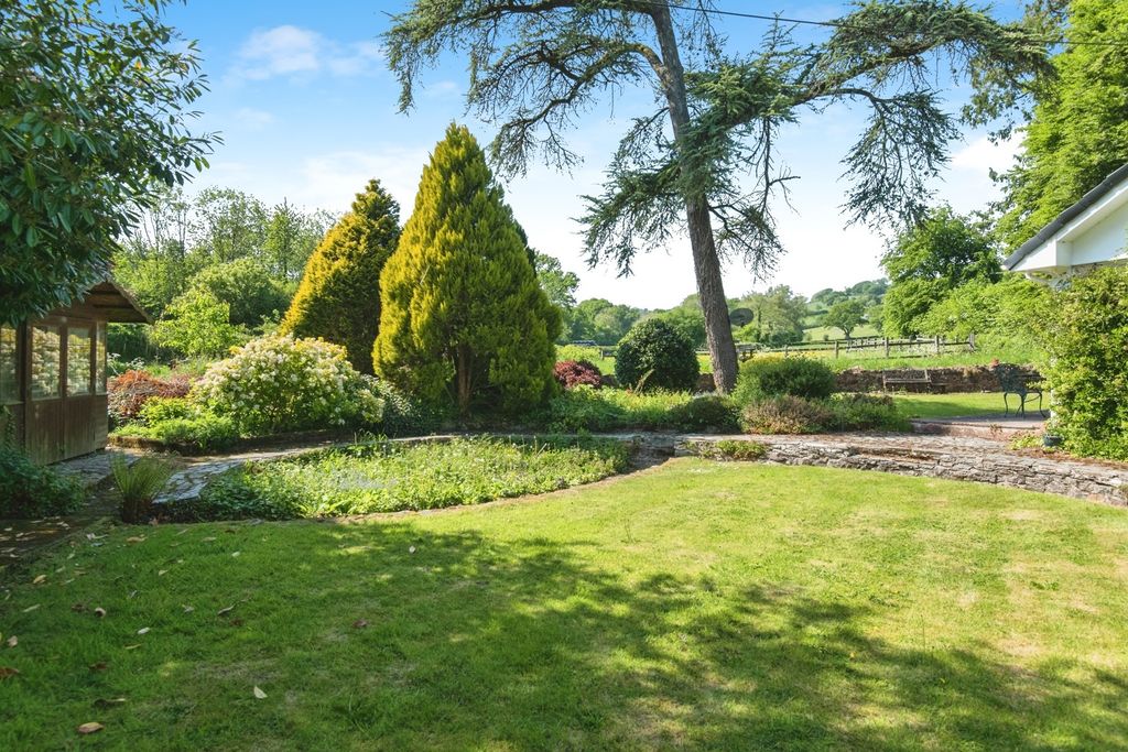 Property photo 2 of 16 Photo