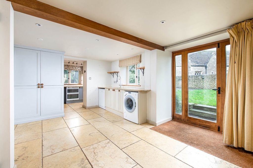 Property photo 3 of 21