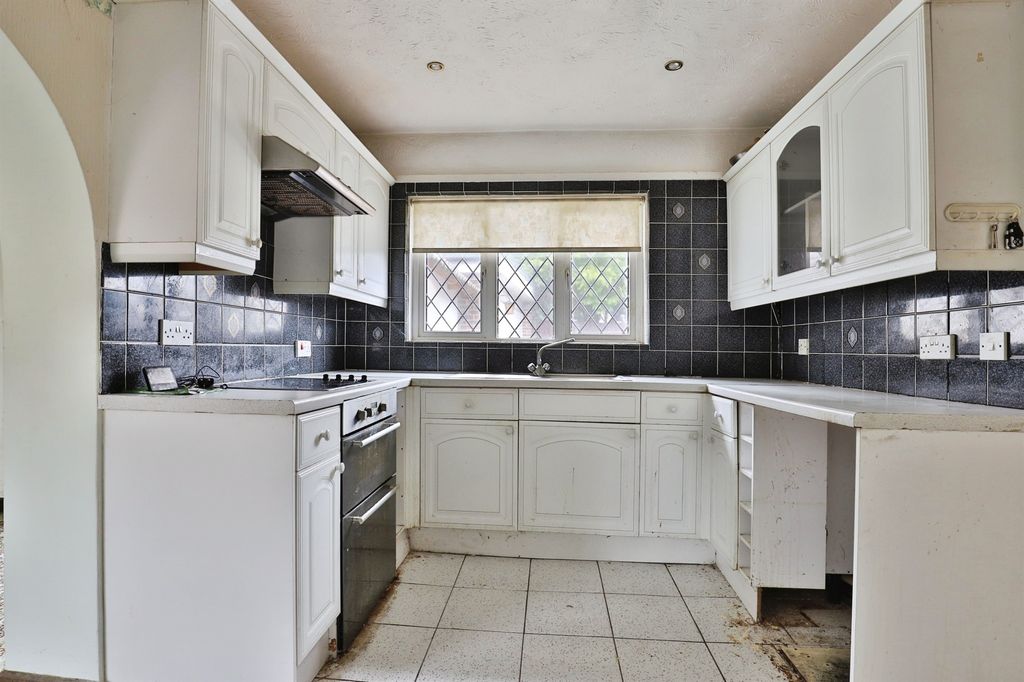 Property photo 3 of 22